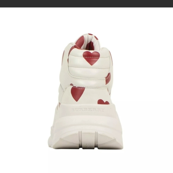 Burberry Regis Heart - Picture 5 of 12